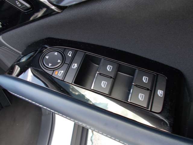 この度は数多くの中古車販売店の中より、弊社の物件の閲覧をしていただき有難うございます。ご不明な点が御座いましたらお気軽にお問合せ下さい。心よりお待ち致して居ります。