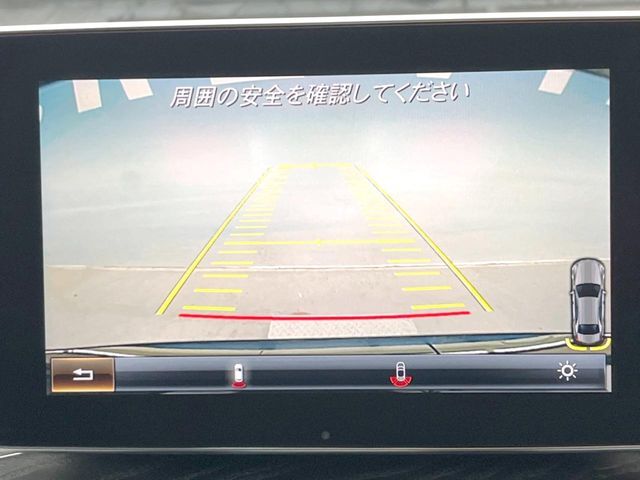 ●ガイドライン付きバックカメラ：不安な駐車もこれで安心！ガイドライン付きなので狭い箇所での駐車もラクラクです！