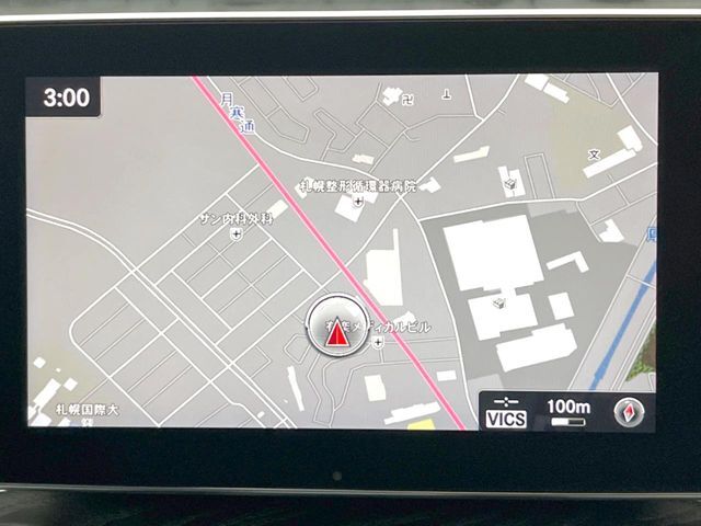 ●純正ナビ:一体感のあるナビは、高級感ある車内を演出してくれます。オーディオ機能も充実しておりますので、運転もより楽しめます♪