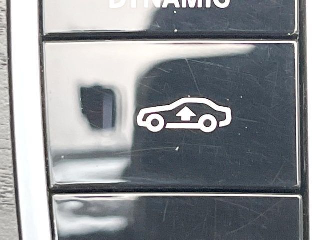 ●AIR　MATICサスペンション：通常走行では上質でしなやかな乗り心地を、コーナリングやブレーキング時にはバネレートを固くする事でロールやピッチングを抑制しタイトな走りを体感できます♪