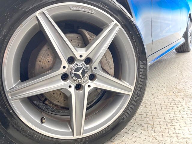 ●純正18インチアルミホイール：輸入車ならではの卓越した走りを支えるホイールと足回りです！日本車の走りに慣れている方にもぜひ体感して頂きたいほど、高いレベルでまとまっています！