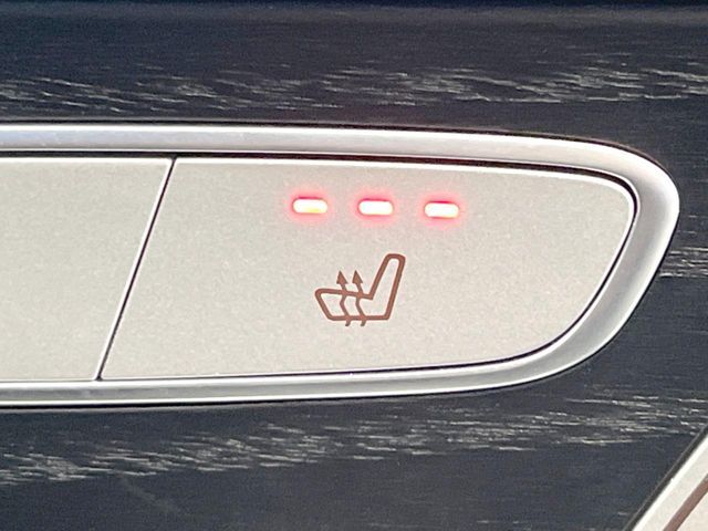 ●フロントシートヒーティング：運転席・助手席共に三段階で調節が可能なシートヒーターを装備しております。季節を問わず快適にご使用いただけます。