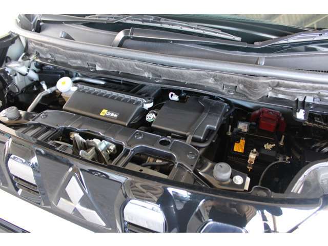 専門スタッフにより、隅々までクリーニングを実施しています。尚、三菱エンジニアにより点検整備を行ってからお渡ししています