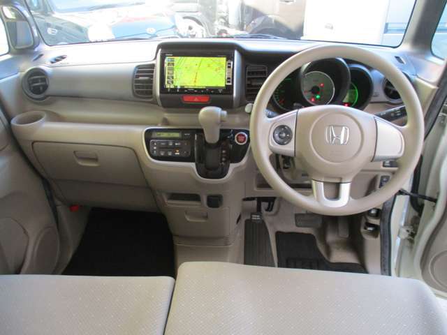 大変申し訳ございませんが、当社は日曜日が定休日となっております。車販売なのに日曜休みかよ！と、たまに言われますが・・・スイマセン！！