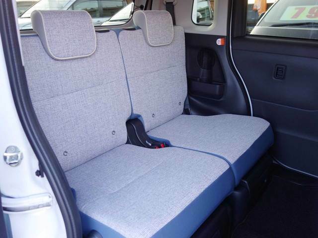 後席シートも充分なスペースを確保しております！チャイルドシートも問題なく設置できるので、ご家族で使用するのにぴったりなコンパクトカーです♪