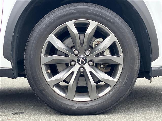 【　アルミホイール　】専用のアルミなので、お車のイメージにぴったり！！社外のアルミやスタッドレスタイヤも取り扱いございます！！ドレスアップもカスタマイズもお任せください！！