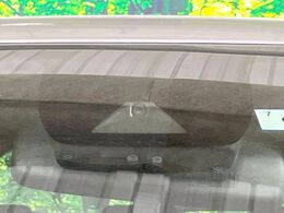 【トヨタセーフティセンス】走行中に前方の車両等を認識し、衝突しそうな時は警報とブレーキで衝突回避と被害軽減をアシスト。より安全にドライブをお楽しみいただけます。