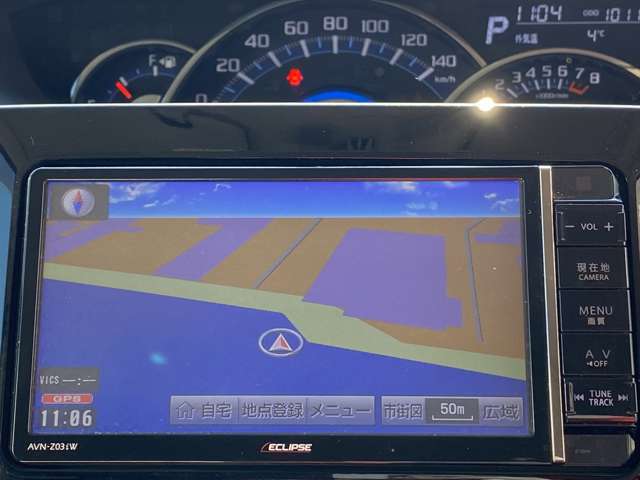 車に乗った瞬間から、様々な面でドライバーをサポートしてくれるのがカーナビです。カーナビがあれば、地図を見るために車を止めることなく目的地までスムーズに誘導してくれます。