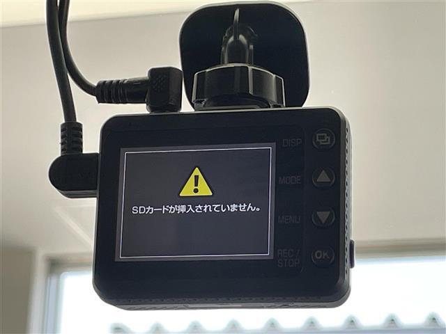 【ドライブレコーダー】運転中の記録を残します。事故などを起こした、起こされた時の証拠を残します。最新機種へのアップグレードも可能となっておりますので、ご相談ください。