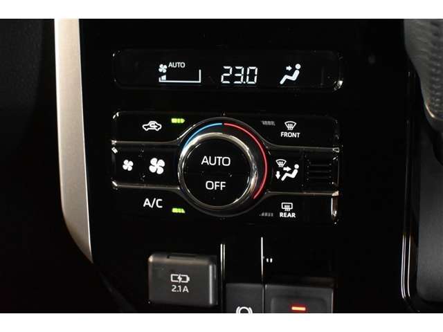 快適な車内空間に誘うオートエアコン☆快適な空間で車内での会話も弾みます♪