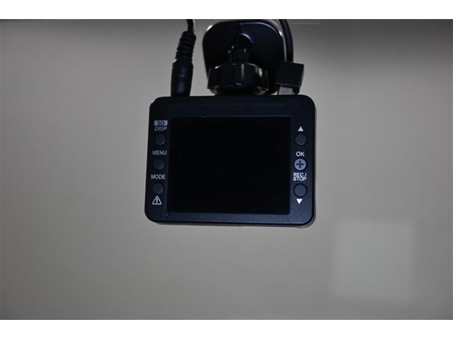 今人気の前後2カメラ ドライブレコーダー装備！事故の際に証拠を残せて安心です。