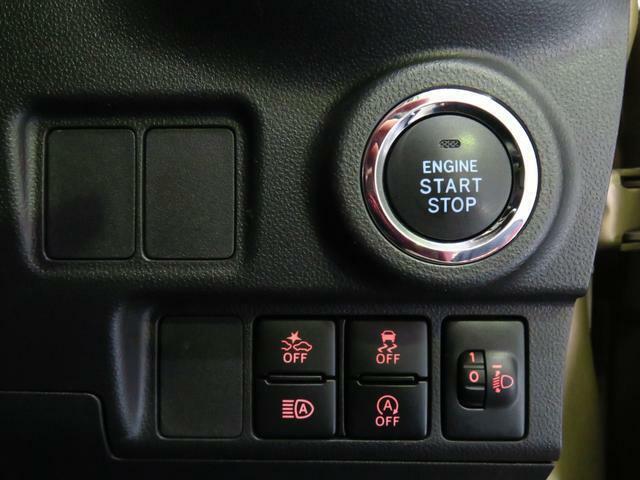 プッシュボタンで楽々エンジンスタート。　　ヘッドライトレベリング機能付き。ヘッドライトの角度を調整する事が出来るので便利です。
