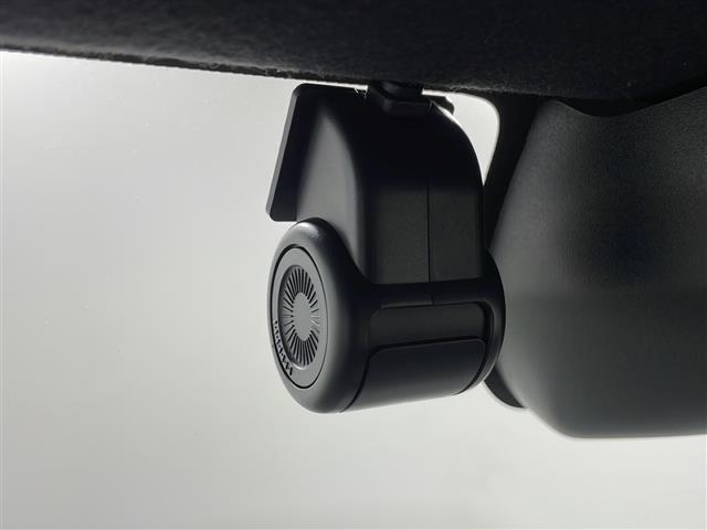 【ドライブレコーダー】映像・音声などの運転中の記録を残します。事故などを起こした起こされた時の証拠になりえますので、もしも時でも安心ですね。