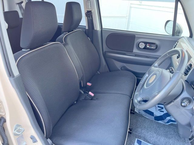 運転席シート廻りは使用感も少なく、良好な状態となっています。丁寧に使われていたことがよくわかりますね。