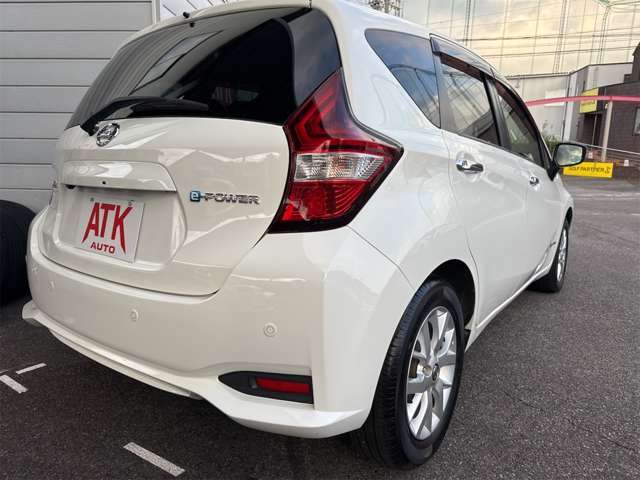 障害物との接近や距離を音やディスプレイ等で警告します。不慣れな駐車や安全を守ります