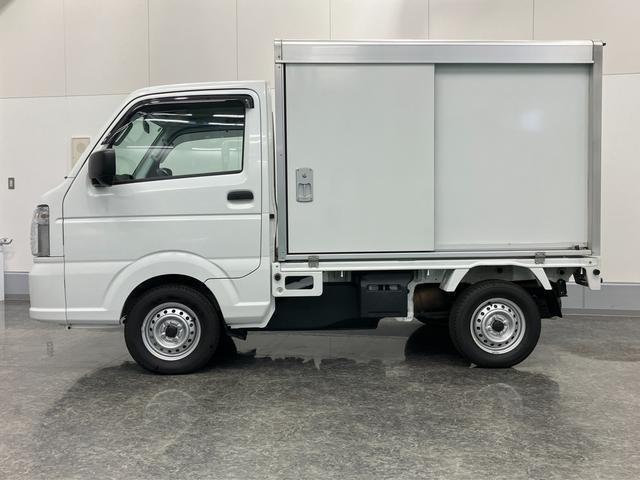 軽量ボディで取り回しが良く、狭い場所でも作業しやすいです。