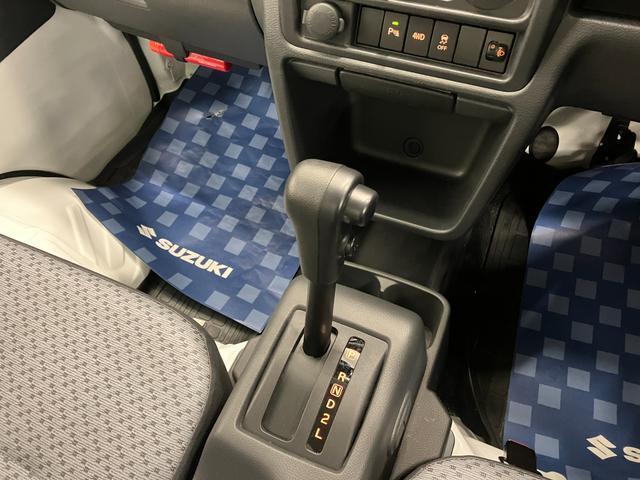 【フロアシフト】シンプルで操作性に優れたフロアシフト。