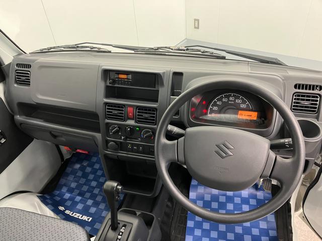 【インテリア正面】視界が広く見渡しやすく手の届く範囲にスイッチもデザインされており、とっても使いやすいです。ぜひ店頭でご覧ください。