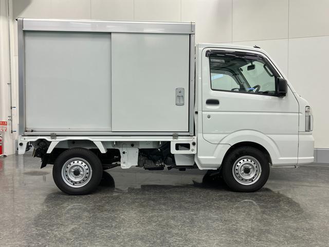 コンパクトなサイズで街中もスイスイ。配達や移動販売など多用途に活躍します。