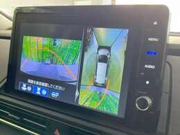 【マルチビューカメラシステム】専用のカメラにより、上から見下ろしたような視点で360度クルマの周囲を確認することができます☆死角部分も確認しやすく、狭い場所での切り返しや駐車もスムーズに行えます。