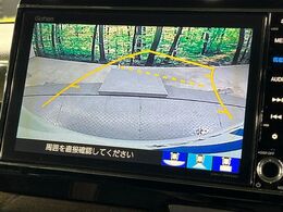 【バックカメラ】駐車時に後方がリアルタイム映像で確認できます。大型商業施設や立体駐車場での駐車時や、夜間のバック時に大活躍！運転スキルに関わらず、今や必須となった装備のひとつです！