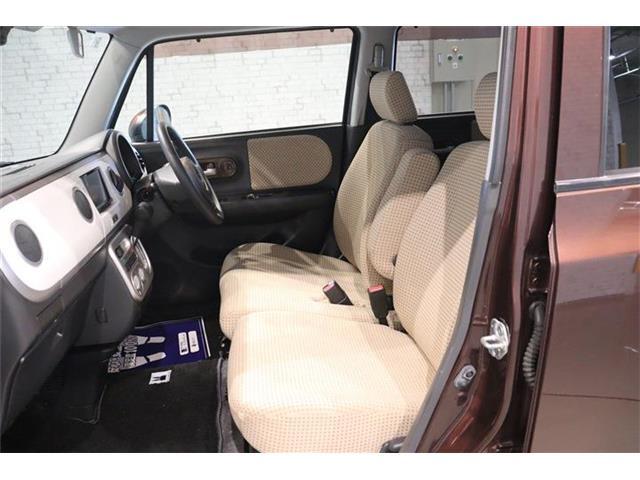 体格に合わせてシートの位置をきめ細かく調節できるので、いつでも最適な運転姿勢をキープ。操作も軽く、ラクラクです