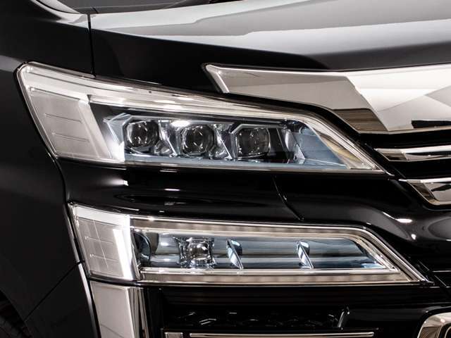 明るく、消費電力の少ない最先端のLEDヘッドライトを標準装備しております！