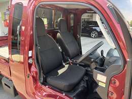 ◆長距離の運転も疲れにくく、乗り心地のいいシートでございます♪