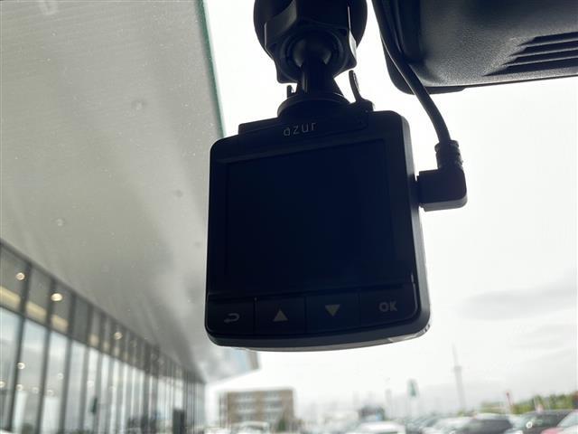 【ドライブレコーダー】映像・音声などの運転中の記録を残します。事故などを起こした起こされた時の証拠になりえますので、もしも時でも安心ですね。