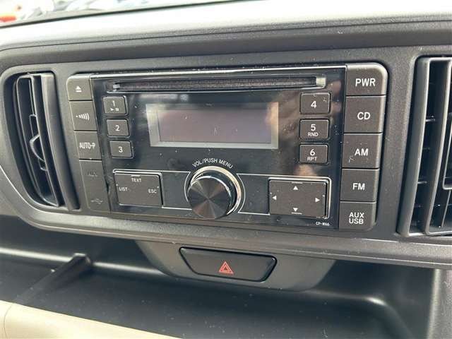 CDチューナー付きです☆お好きな音楽を聴きながら運転をお楽しみください♪