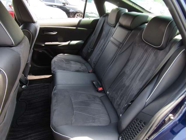 お車に詳しくない方でもご安心ください。ご満足のいくお車探しをお手伝いできるよう経験豊富なスタッフがご対応致します。LINEでのお問合せもOKです。
