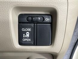 【パワースライドドア】スマートキーや運転席のスイッチでスライドドアの開閉が可能♪電動だから力を入れてドアを開ける必要が無く、小さいお子様でも、重い荷物を持っている時もラクに開け閉めできます♪