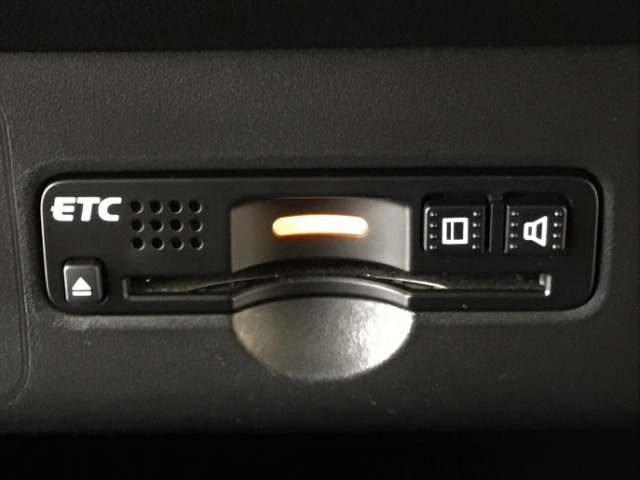 【ETC車載器】もはや必須アイテムのETCを搭載！高速道路のご利用時にとても便利！わずらわしい料金所での現金支払いが不要となりスムーズに通過できます♪