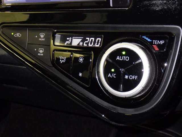 【オートエアコン】お好みの温度に設定して頂くと、車内の温度を自動調整♪快適にクルマの中を過ごして頂けます。
