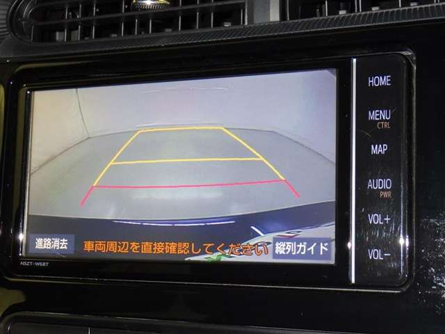 バックモニターも装備しております。バックギアに入れるとナビ画面に車の後方が映し出されます。これで後方確認も安心！