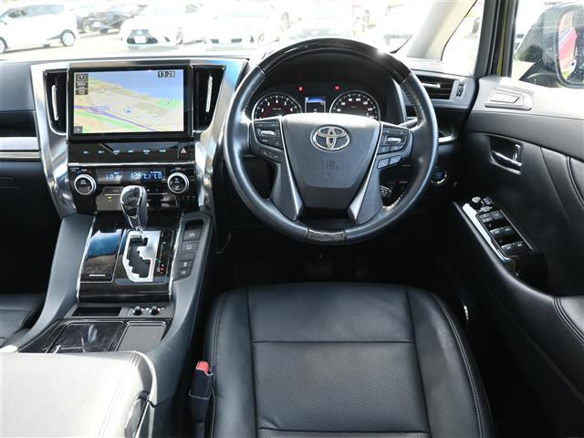 【前席シートヒーター】肌寒い早朝や深夜、クーラーや水遊び等で冷えてしまった身体を温めてくれる快適装備です！