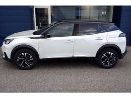 毎週火曜日・毎月第一水曜日は定休を頂いております。営業時間は10：00から18：30でございます。どうぞお気軽にお立ち寄りください！