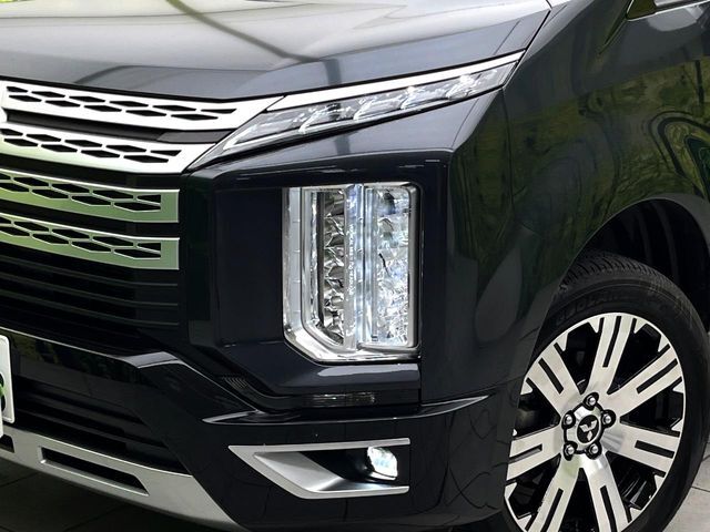 【LEDヘッドライト】悪天候や夜間走行時も良好な視界を確保し安心して運転できる高輝度LEDヘッドライトを装備！点灯速度が早く、消費電力も抑えられています。