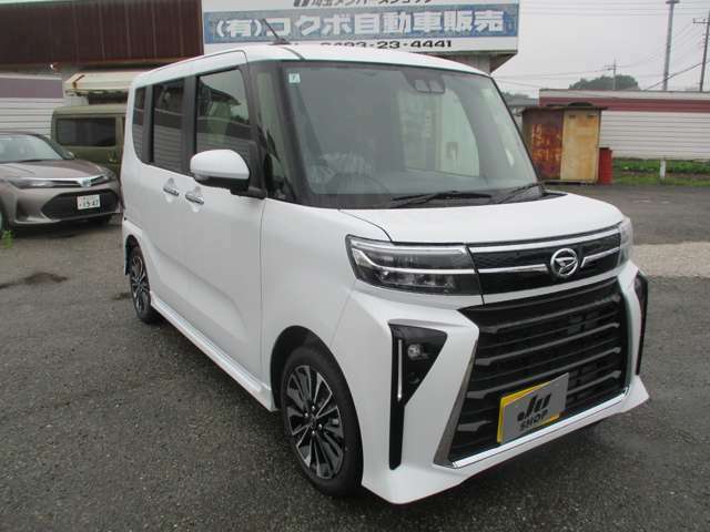 装備充実のカスタムRS。即納車も可能です。オプションカラーのパールホワイトです。