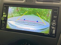 【バックカメラ】駐車時に後方がリアルタイム映像で確認できます。大型商業施設や立体駐車場での駐車時や、夜間のバック時に大活躍！運転スキルに関わらず、今や必須となった装備のひとつです！