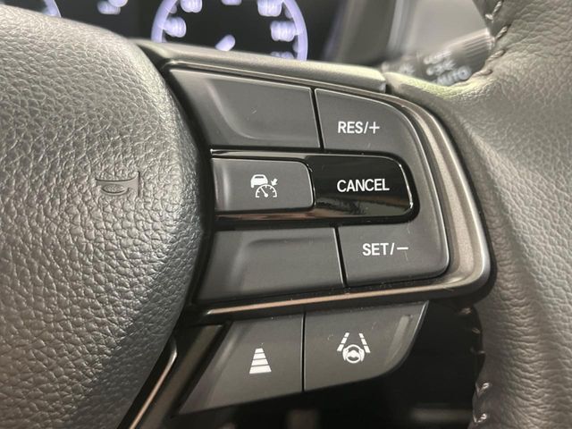 【アダプティブクルーズコントロール】高速道路での長距離走行が楽に！！自動で速度を保つクルーズコントロールが、衝突軽減システムと連携し、前方の車両を感知して車間を保つように速度調節してくれます！！