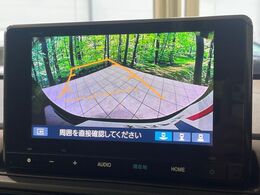 【バックカメラ】駐車時に後方がリアルタイム映像で確認できます。大型商業施設や立体駐車場での駐車時や、夜間のバック時に大活躍！運転スキルに関わらず、今や必須となった装備のひとつです！