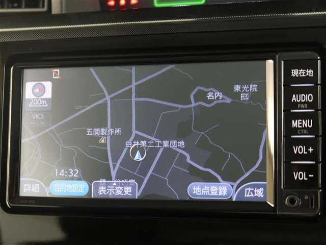 純正ナビを装備。タッチパネル式で使いやすく、お出かけもラクラクです。