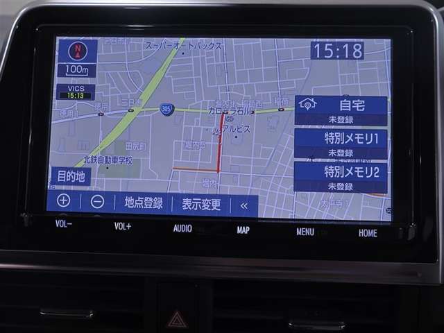 純正ナビを装備。タッチパネル式で使いやすく、お出かけもラクラクです。