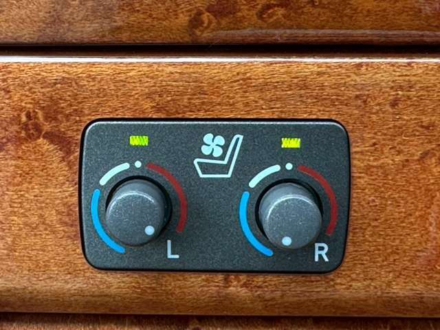 シートベンチレーション装備しております☆