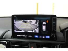 もちろんリアカメラも装備。安心、安全のために駐車時などの後方死角を減らします。また切り替えボタンを操作するとで、ノーマルビュー・ワイドビュー・トップダウンビューの切り替えが可能です！