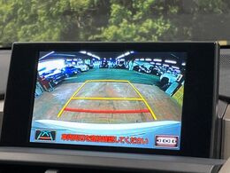 【バックカメラ】駐車時に後方がリアルタイム映像で確認できます。大型商業施設や立体駐車場での駐車時や、夜間のバック時に大活躍！運転スキルに関わらず、今や必須となった装備のひとつです！