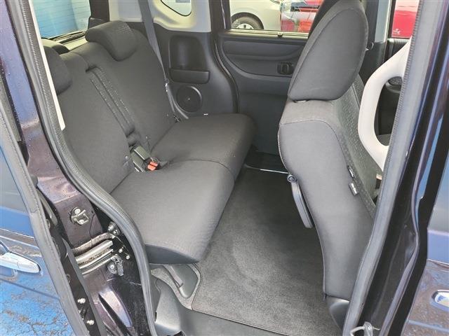 【電動スライドドア】付きです！荷物で手が塞がっていても　簡単にドアの開閉が出来ます！何より力いらずで開閉OK！女性やお年寄りにも優しい。電動機能はOFFにもできますから元気なお子様の駆出しも安心！