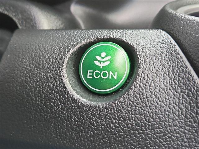 【アイドリングストップ】機能付きです！信号待ちなどで停車したら、エンジンを自動停止！ガソリンを節約して、とびきりエコな走りを楽しめます！特別な操作は不要です！