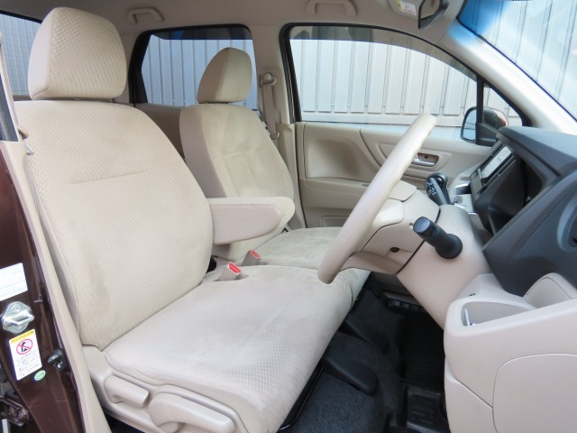 運転席の高さを変更できるので、体格に合わせた位置で運転できます！